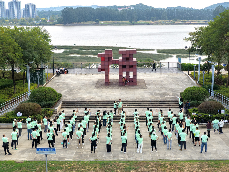 英諾加速度丨2025 福州英諾電子科技郵箱公司燃冬樂跑活動